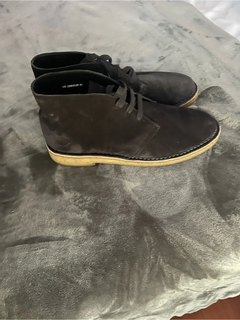 Vince Men's Black Suede Chukka Boots with Crepe Sole